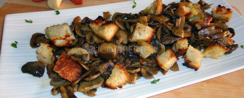 Funghi Champignon con Crostini