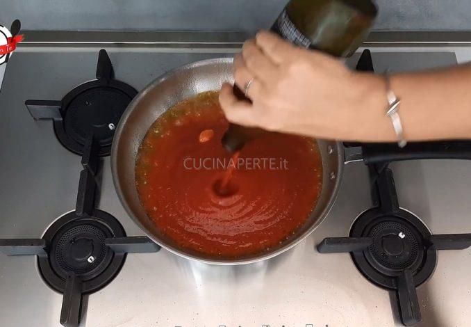 Preparare la Salsa di Pomodoro